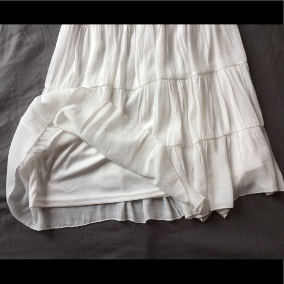 🌺 HP 🌺 J. Glee White dress w/ a V-neck featuring an overlay detail & 5-buttons - Picture 6 of 10